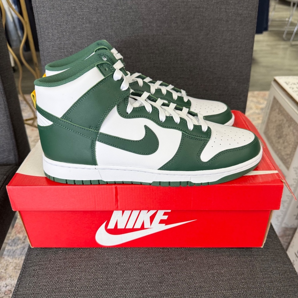 Nike Dunk High Retro "Australia" Sneakers. Size 13.